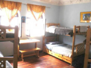 hostel-revolution-quito-6-person-dorm-300x223